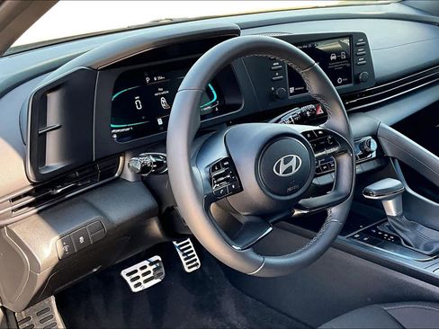 Certified 2025 Hyundai Elantra Sport image 32