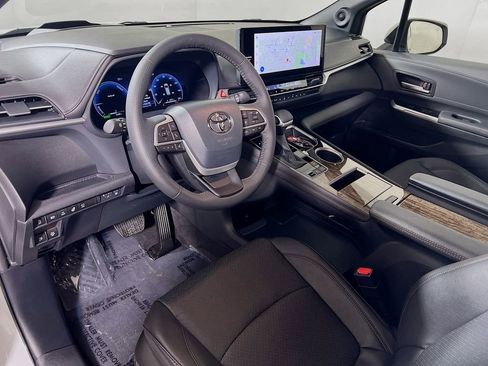 Certified 2025 Toyota Sienna Platinum AWD/4WD image 10