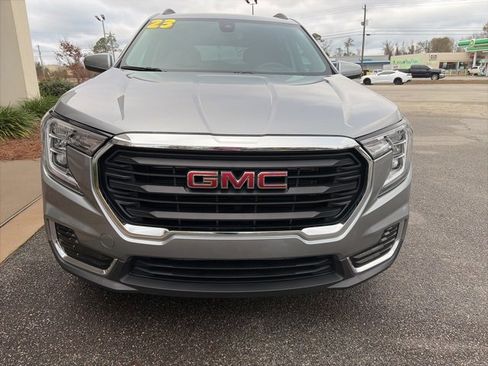 Used 2023 GMC Terrain SLE w/ Driver Convenience Package image 4