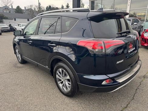 Used 2018 Toyota RAV4 XLE image 8