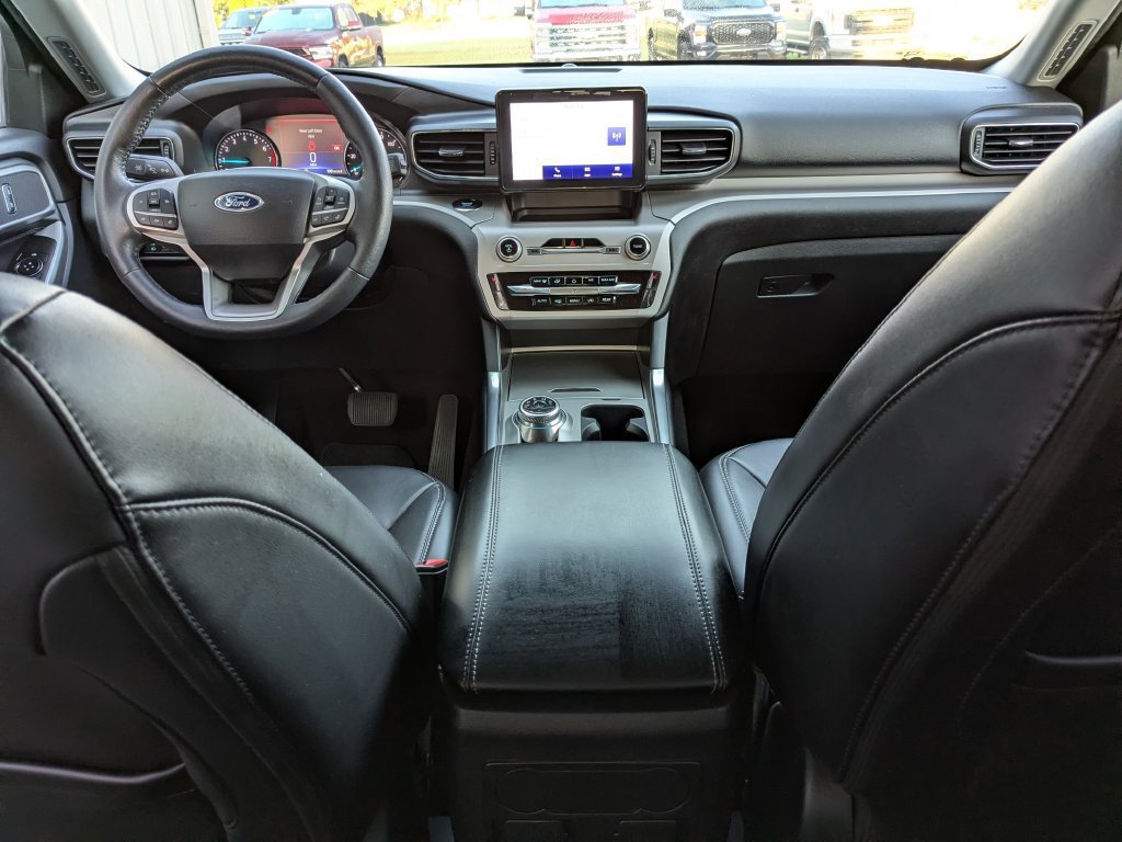 Used 2024 Ford Explorer XLT w/ Equipment Group 202A AWD/4WD image 26