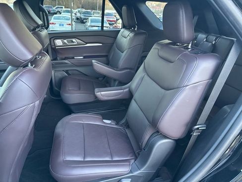 Used 2025 Ford Explorer Platinum image 21