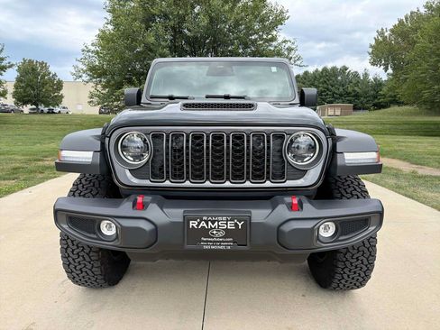 Used 2026 Jeep Wrangler Unlimited Rubicon AWD/4WD image 9