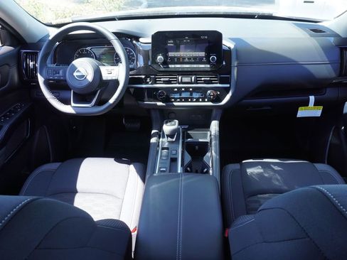 New 2025 Nissan Pathfinder SV image 12