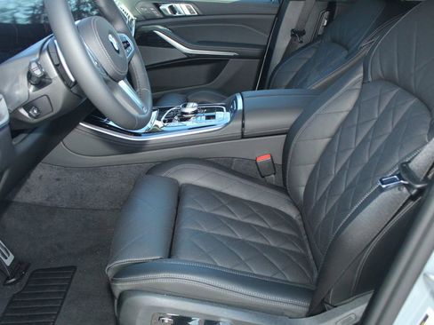 Used 2026 BMW X5 xDrive40i w/ Executive Package image 19