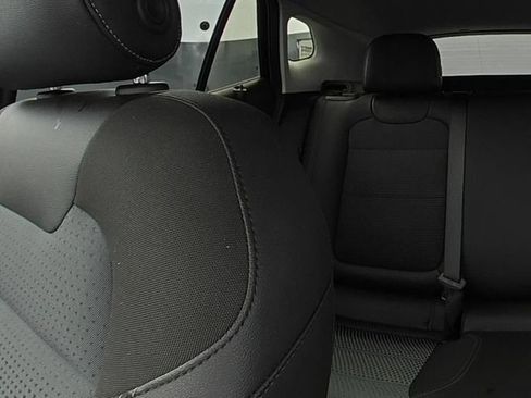 Used 2025 Chevrolet Trax LT w/ LT Convenience Package FWD image 28