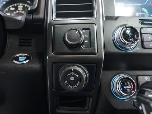 Used 2019 Ford F150 Lariat w/ Equipment Group 502A Luxury AWD/4WD image 19