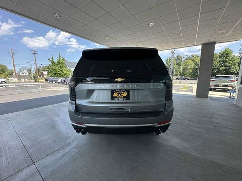New 2025 Chevrolet Suburban Premier image 7