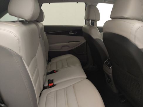 Used 2017 Kia Sorento SX FWD image 19