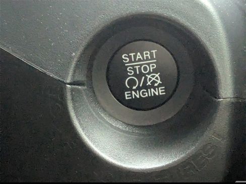 Used 2021 Jeep Renegade Sport image 32