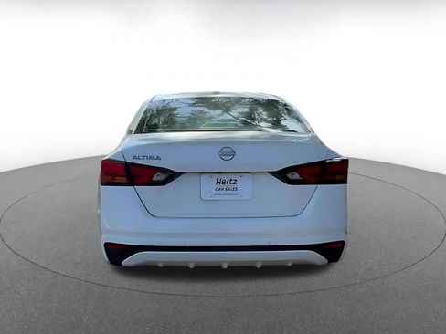 Used 2025 Nissan Altima 2.5 SV image 12