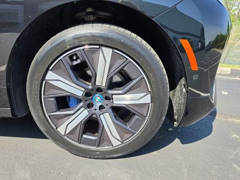 Used 2024 BMW iX xDrive50 w/ Premium Package AWD/4WD image 4