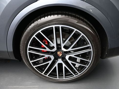 Certified 2026 Porsche Cayenne S AWD/4WD image 9