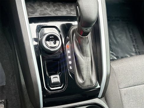 Used 2023 Chevrolet Colorado Trail Boss w/ Technology Package image 17