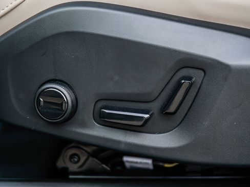 Certified 2025 Volvo XC90 B5 Plus image 24