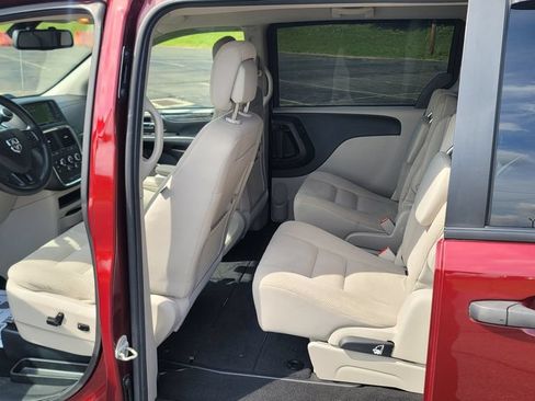 Used 2019 Dodge Grand Caravan SE w/ UConnect Hands-Free Group FWD image 28