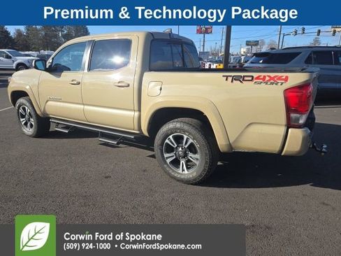 Used 2016 Toyota Tacoma TRD Sport image 3