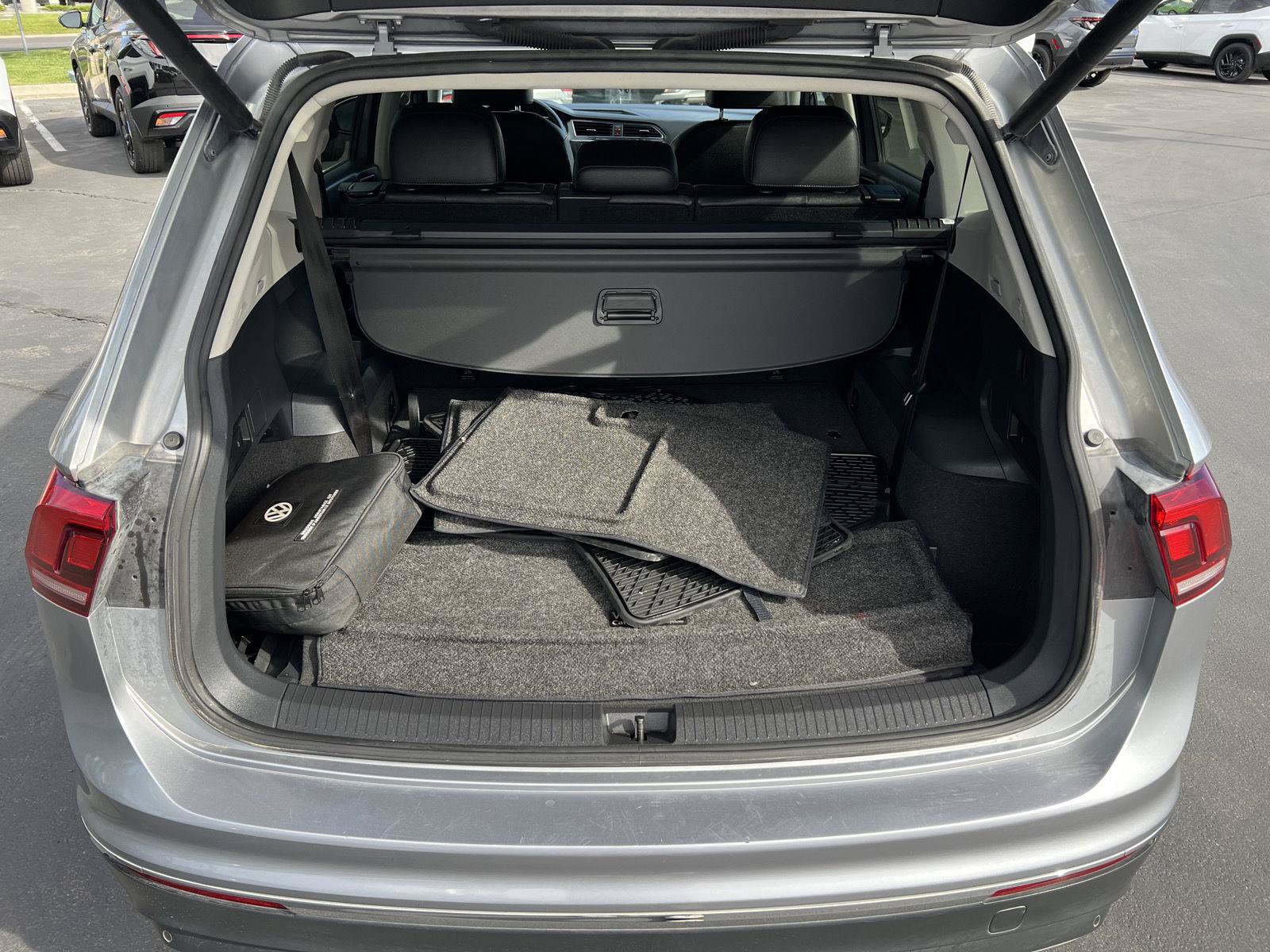 Used 2020 Volkswagen Tiguan SEL w/ 3rd Row Seat Package AWD/4WD image 9