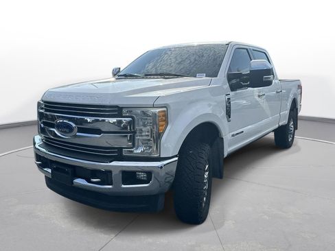 Used 2017 Ford F250 Lariat w/ Lariat Ultimate Package AWD/4WD image 2
