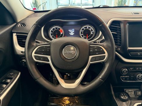 Used 2018 Jeep Cherokee Trailhawk w/ Comfort/Convenience Group AWD/4WD image 14