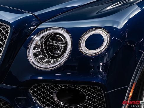 Used 2018 Bentley Bentayga AWD/4WD image 11