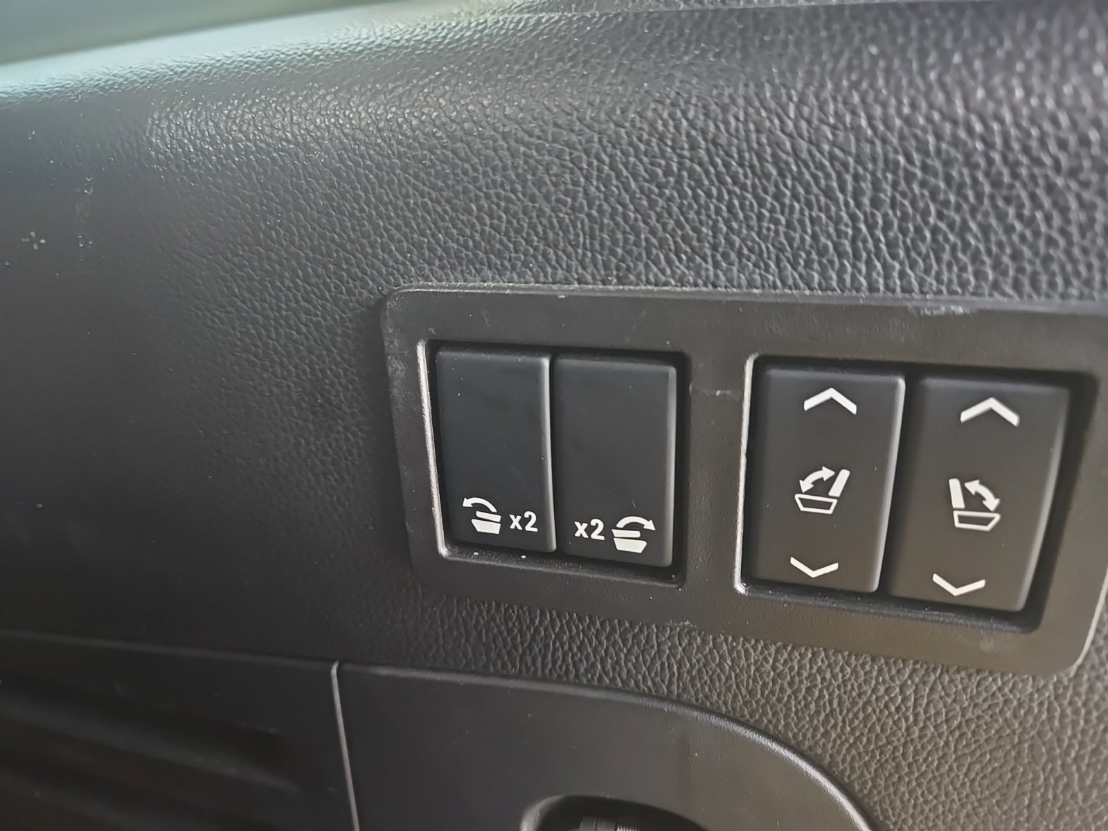 Used 2020 GMC Yukon XL SLT RWD image 9