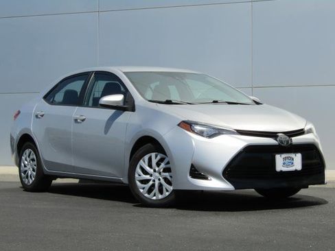 Used 2017 Toyota Corolla LE FWD image 1