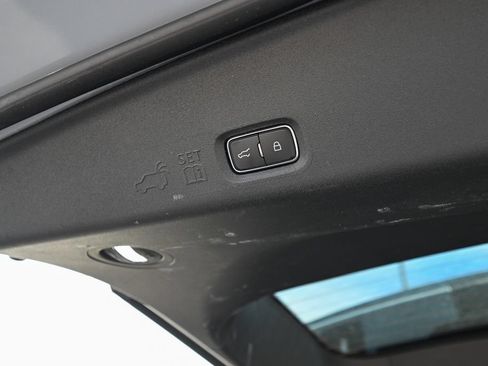 Used 2025 Ford Expedition Active AWD/4WD image 18