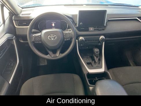 Used 2025 Toyota RAV4 LE AWD/4WD image 4
