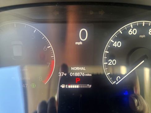 Used 2023 Honda HR-V LX image 16