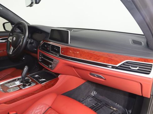 Used 2022 BMW ALPINA B7 xDrive w/ Luxury Rear Seating Package image 87