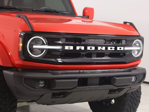 Used 2023 Ford Bronco Outer Banks AWD/4WD image 39