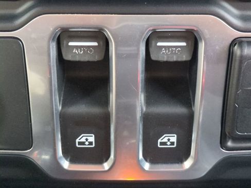 Used 2019 Jeep Wrangler Sport image 21