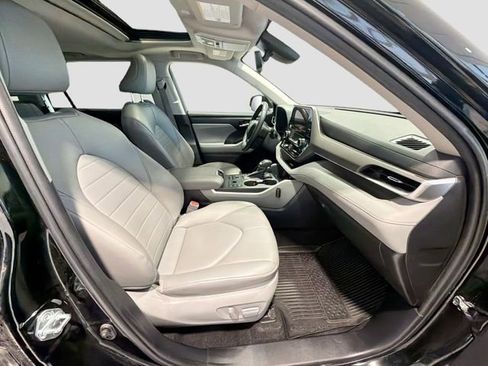 Used 2023 Toyota Highlander XLE image 24