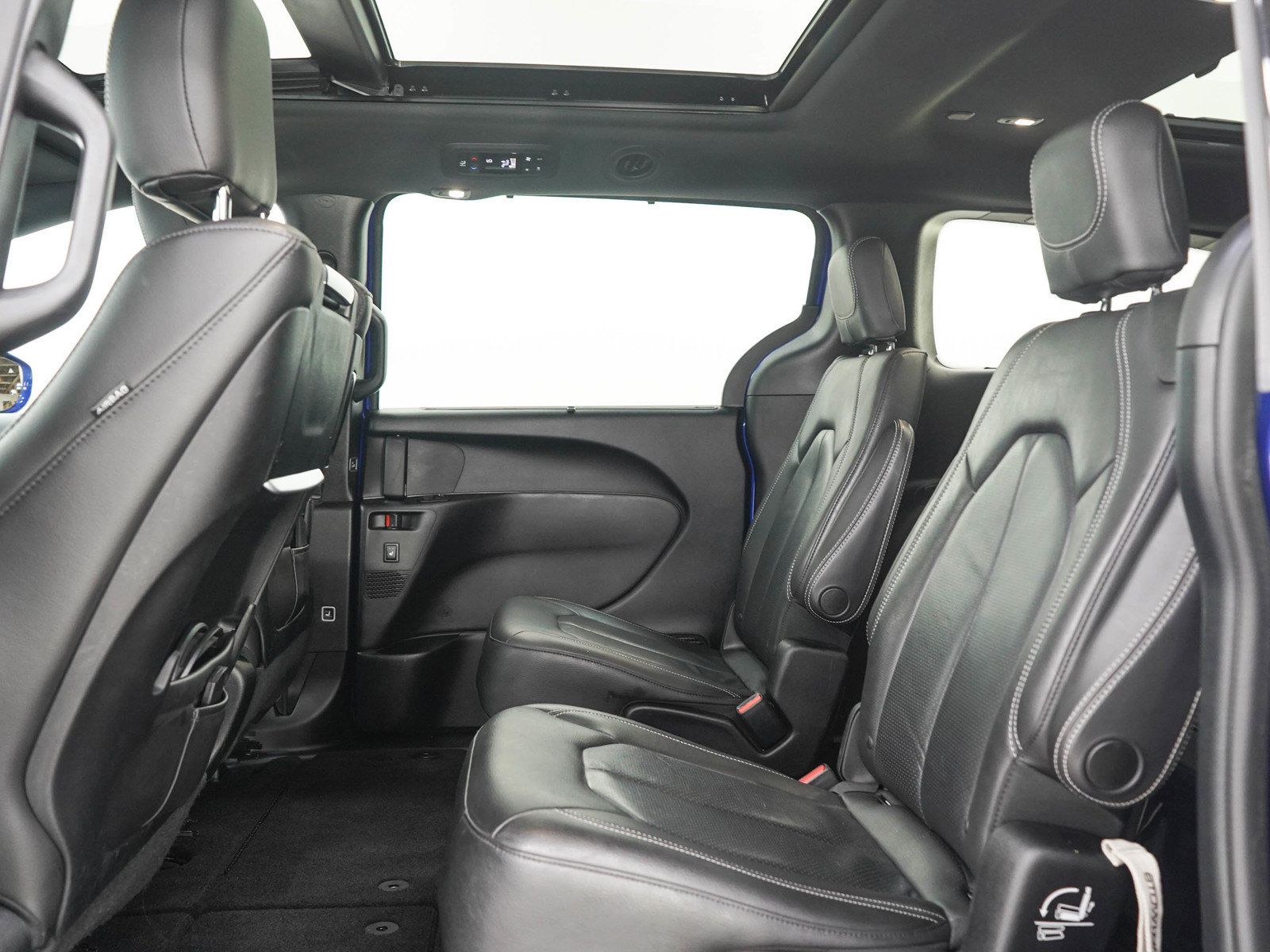 Used 2019 Chrysler Pacifica Touring-L Plus w/ Advanced Safetytec Group FWD image 16
