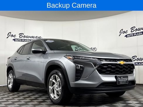Used 2024 Chevrolet Trax LS w/ LS Convenience Package FWD image 4