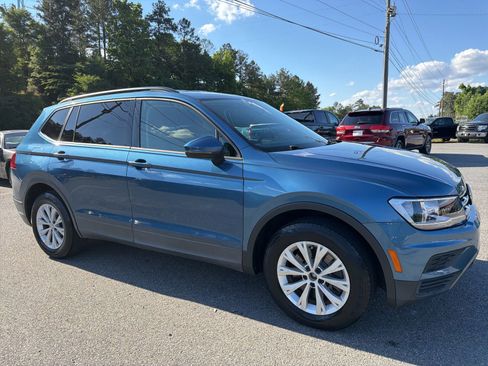 Used 2020 Volkswagen Tiguan S FWD image 3