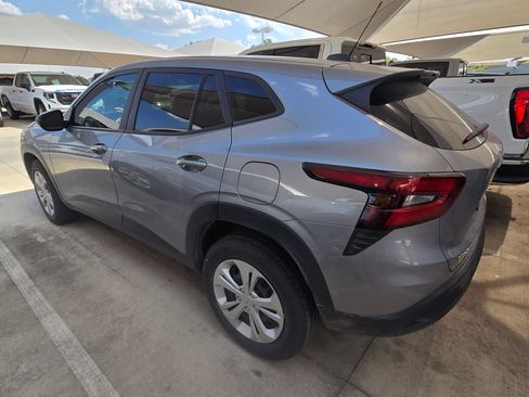 Used 2025 Chevrolet Trax LS FWD image 4