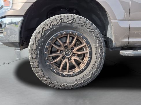 Used 2019 Ford F150 XLT w/ Equipment Group 302A Luxury image 9