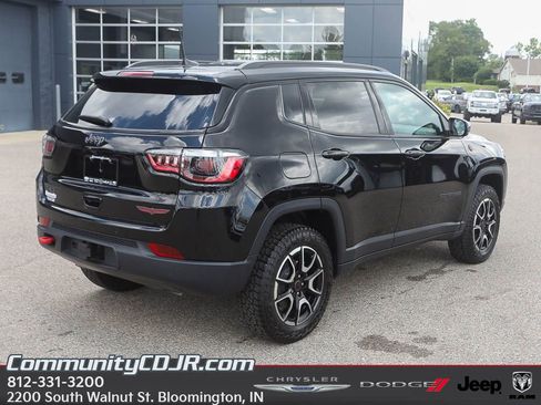 New 2025 Jeep Compass Trailhawk w/ Trailhawk Convenience Group image 7