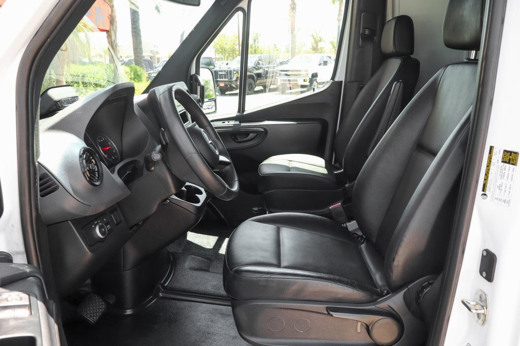 Used 2025 Mercedes-Benz Sprinter 2500 image 22