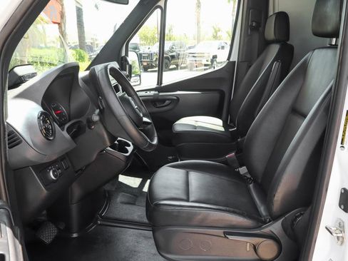 Used 2025 Mercedes-Benz Sprinter 2500 image 22
