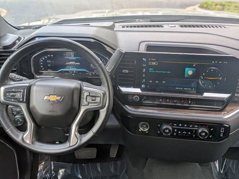 Used 2023 Chevrolet Silverado 1500 LT AWD/4WD image 18