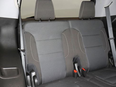 Used 2023 GMC Acadia SLE image 19