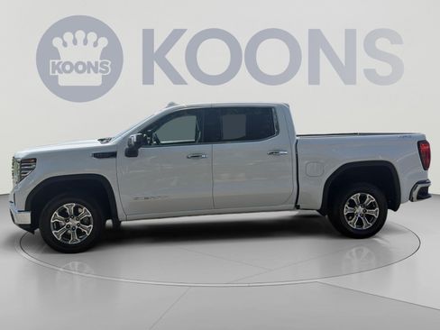 Used 2025 GMC Sierra 1500 SLT AWD/4WD image 2