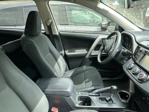 Used 2016 Toyota RAV4 LE AWD/4WD image 8