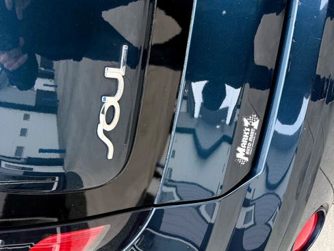 Used 2017 Kia Soul + image 19