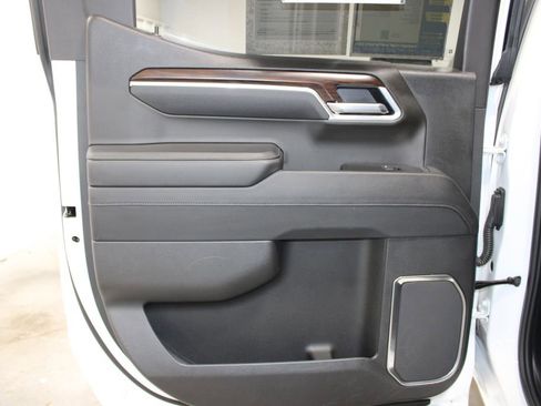 Used 2025 GMC Sierra 1500 SLT image 23