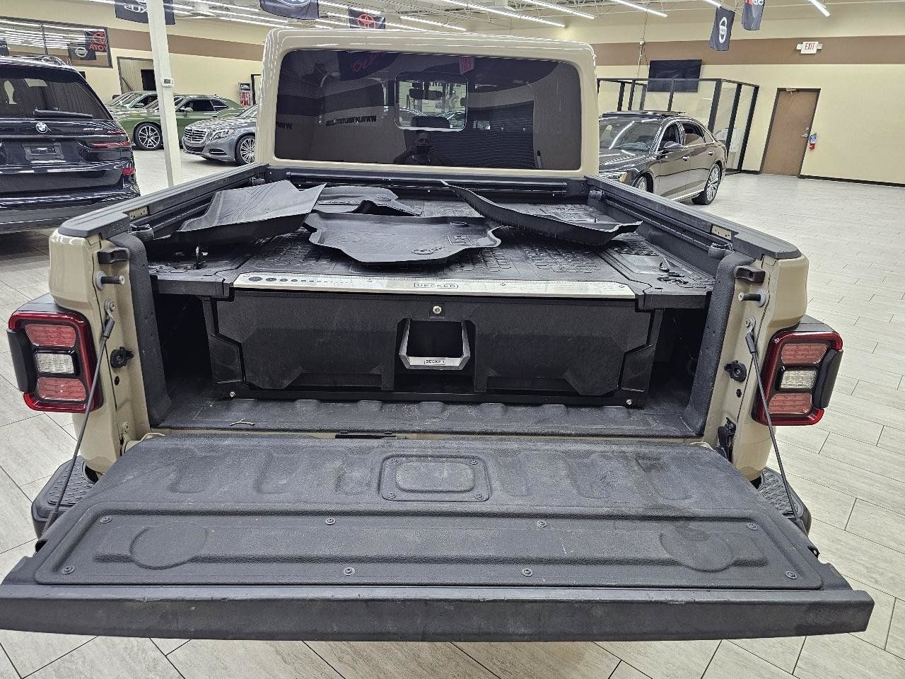 Used 2020 Jeep Gladiator Mojave AWD/4WD image 11