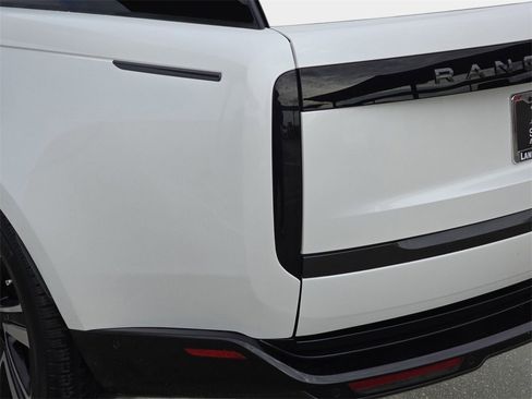 Used 2023 Land Rover Range Rover SE image 36